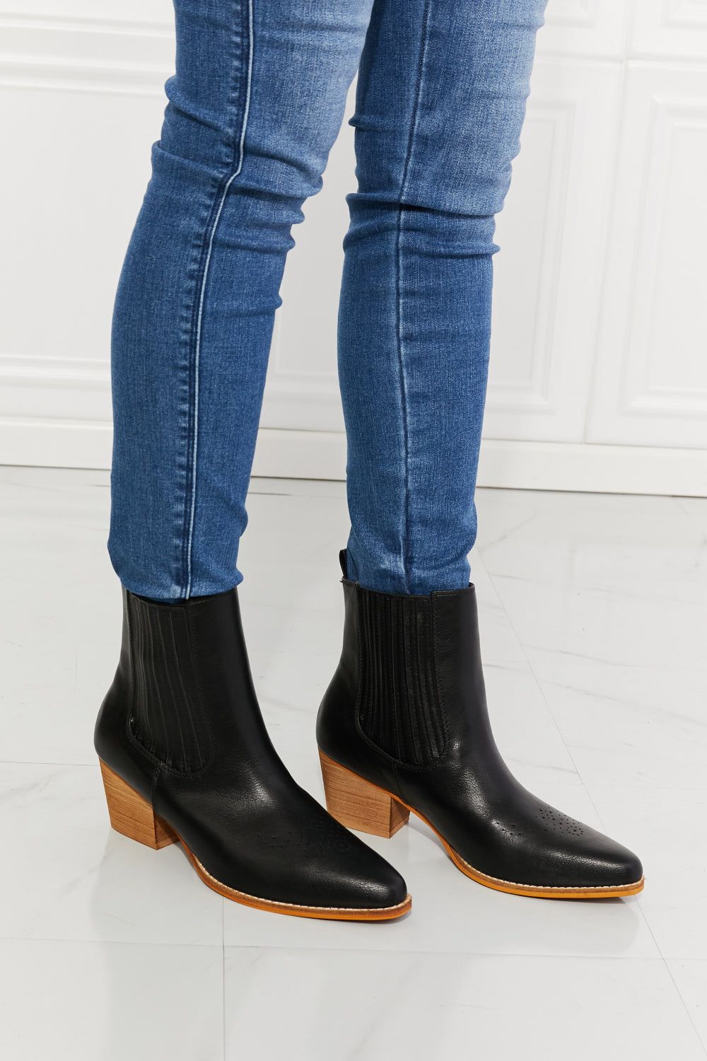 MMShoes Love the Journey Stacked Heel Chelsea Boot in Black us.meeeshop - 