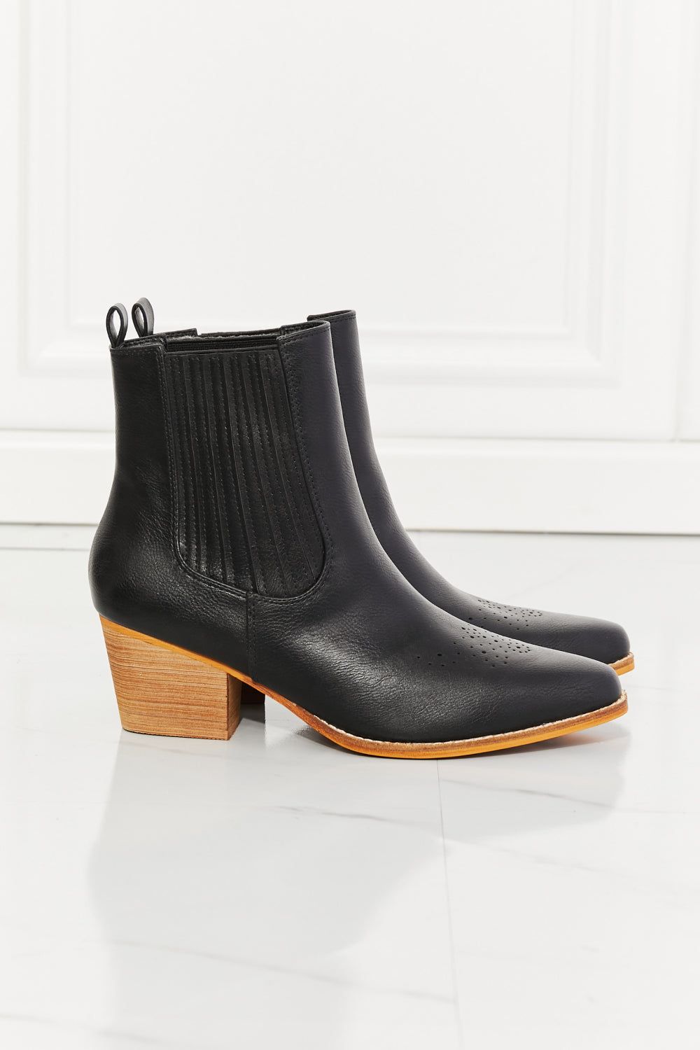 MMShoes Love the Journey Stacked Heel Chelsea Boot in Black us.meeeshop - 