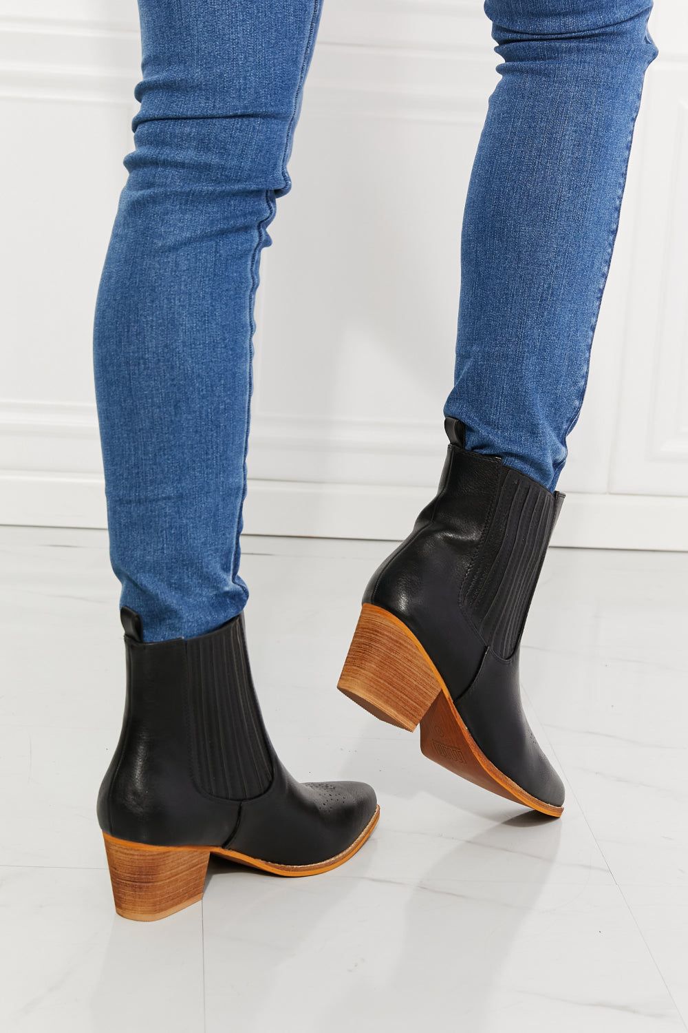 MMShoes Love the Journey Stacked Heel Chelsea Boot in Black us.meeeshop - 