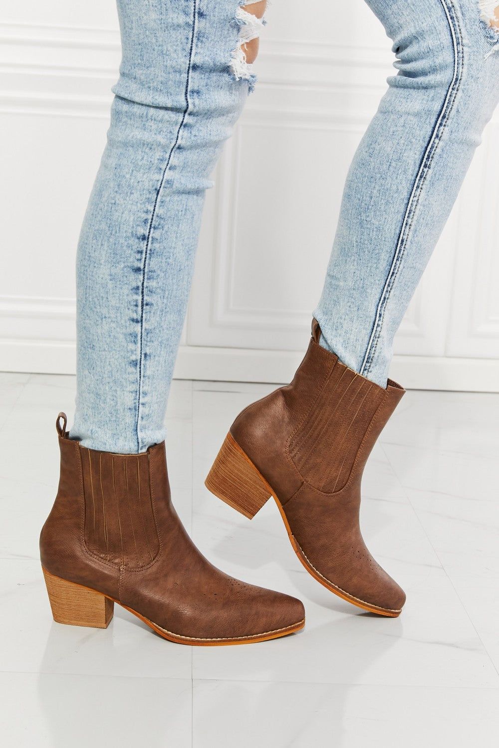 MMShoes Love the Journey Stacked Heel Chelsea Boot in Chestnut us.meeeshop - 