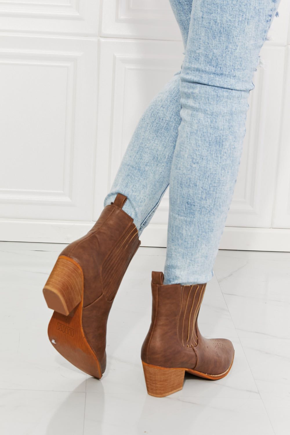 MMShoes Love the Journey Stacked Heel Chelsea Boot in Chestnut us.meeeshop - 