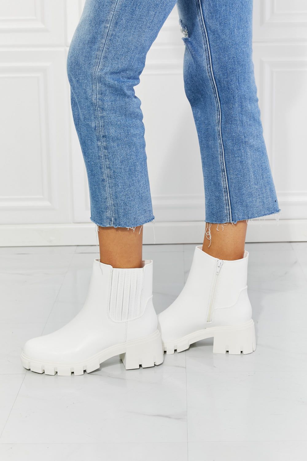 MMShoes What It Takes Lug Sole Chelsea Boots in White us.meeeshop - Shoes