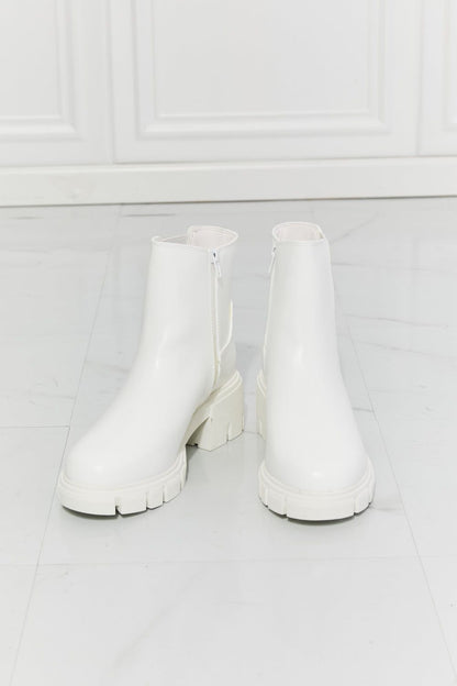 MMShoes What It Takes Lug Sole Chelsea Boots in White us.meeeshop - 