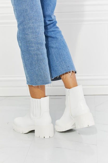 MMShoes What It Takes Lug Sole Chelsea Boots in White us.meeeshop - 