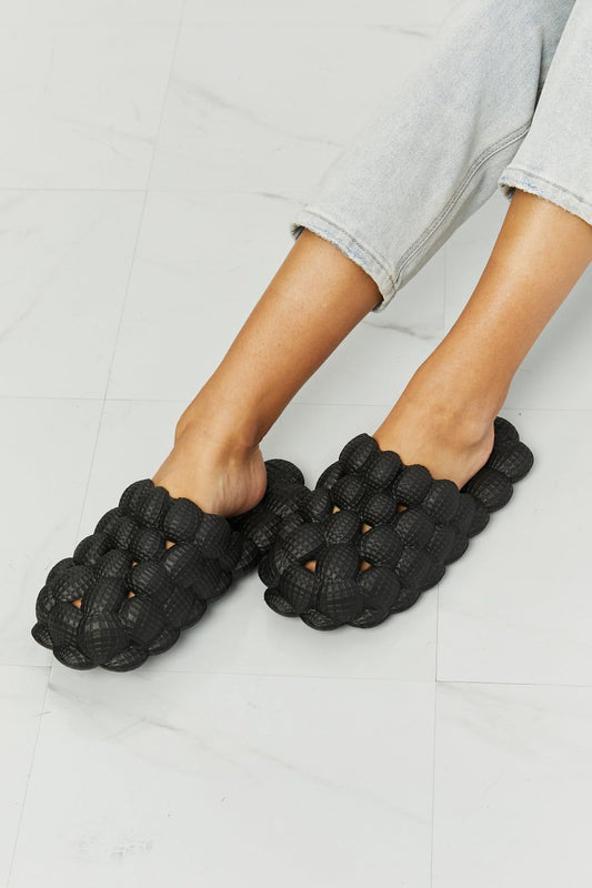 NOOK JOI Laid Back Bubble Slides in Black us.meeeshop - Shoes