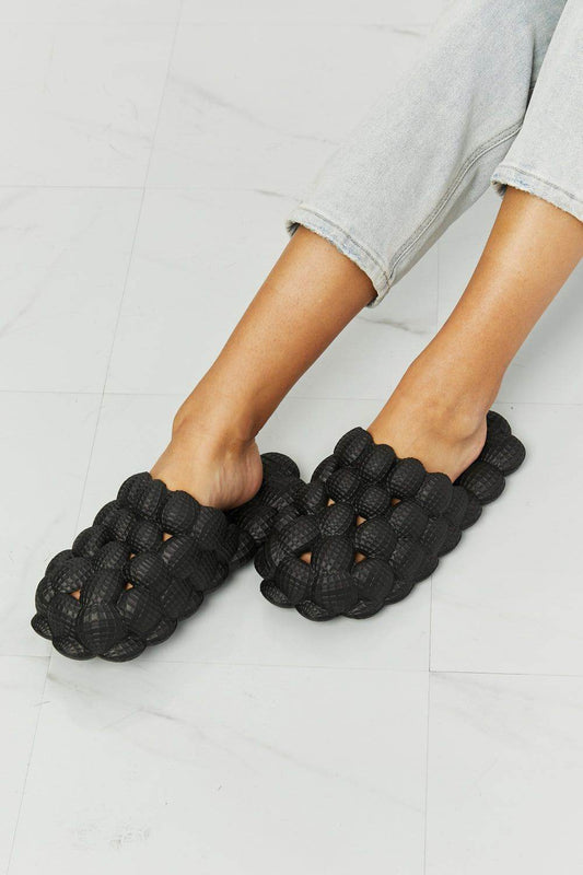 NOOK JOI Laid Back Bubble Slides in Black - us.meeeshop