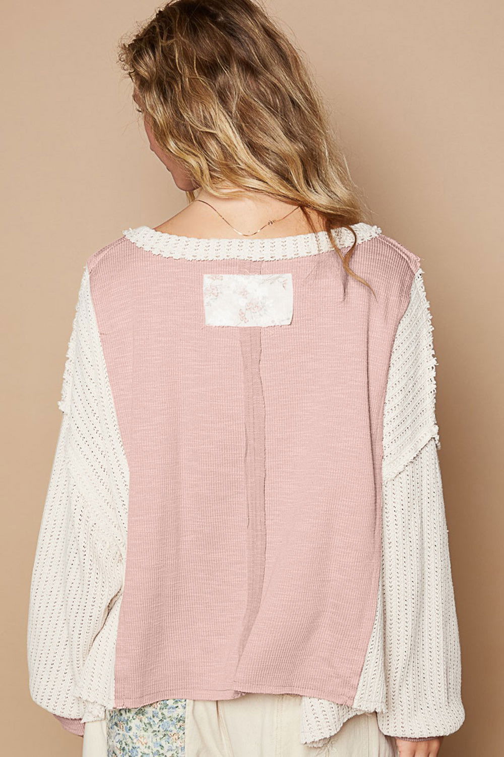 POL V-Neck Floral Patch Ribbed Knit Top In Blush us.meeeshop - 