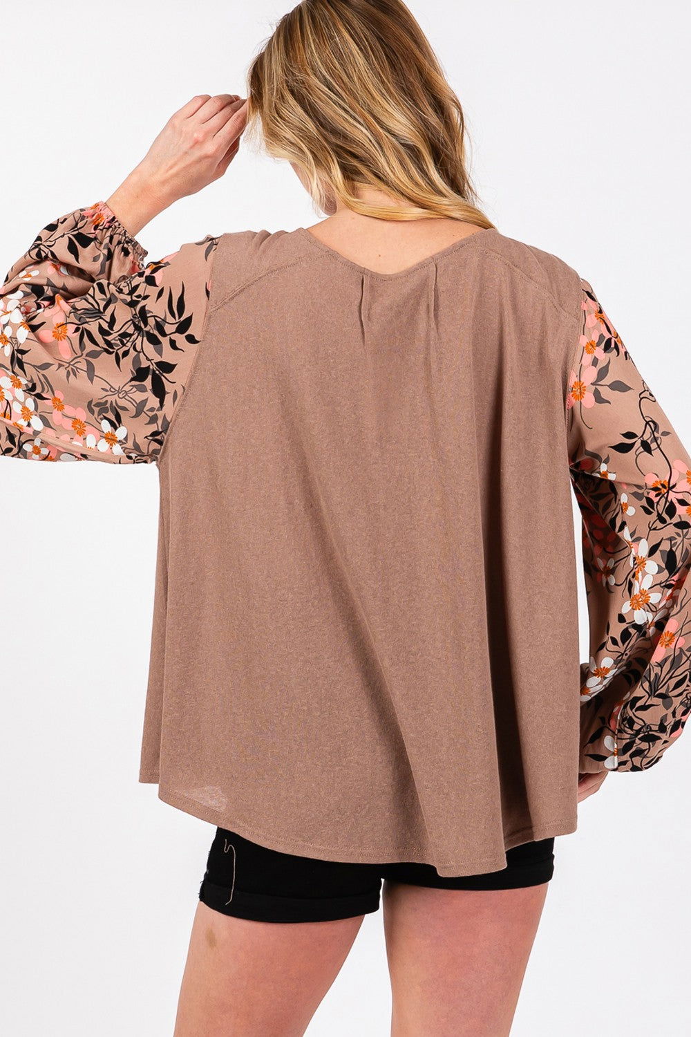 SAGE + FIG Women's Floral Long Sleeve Front Pleated Detail Blouse us.meeeshop - 