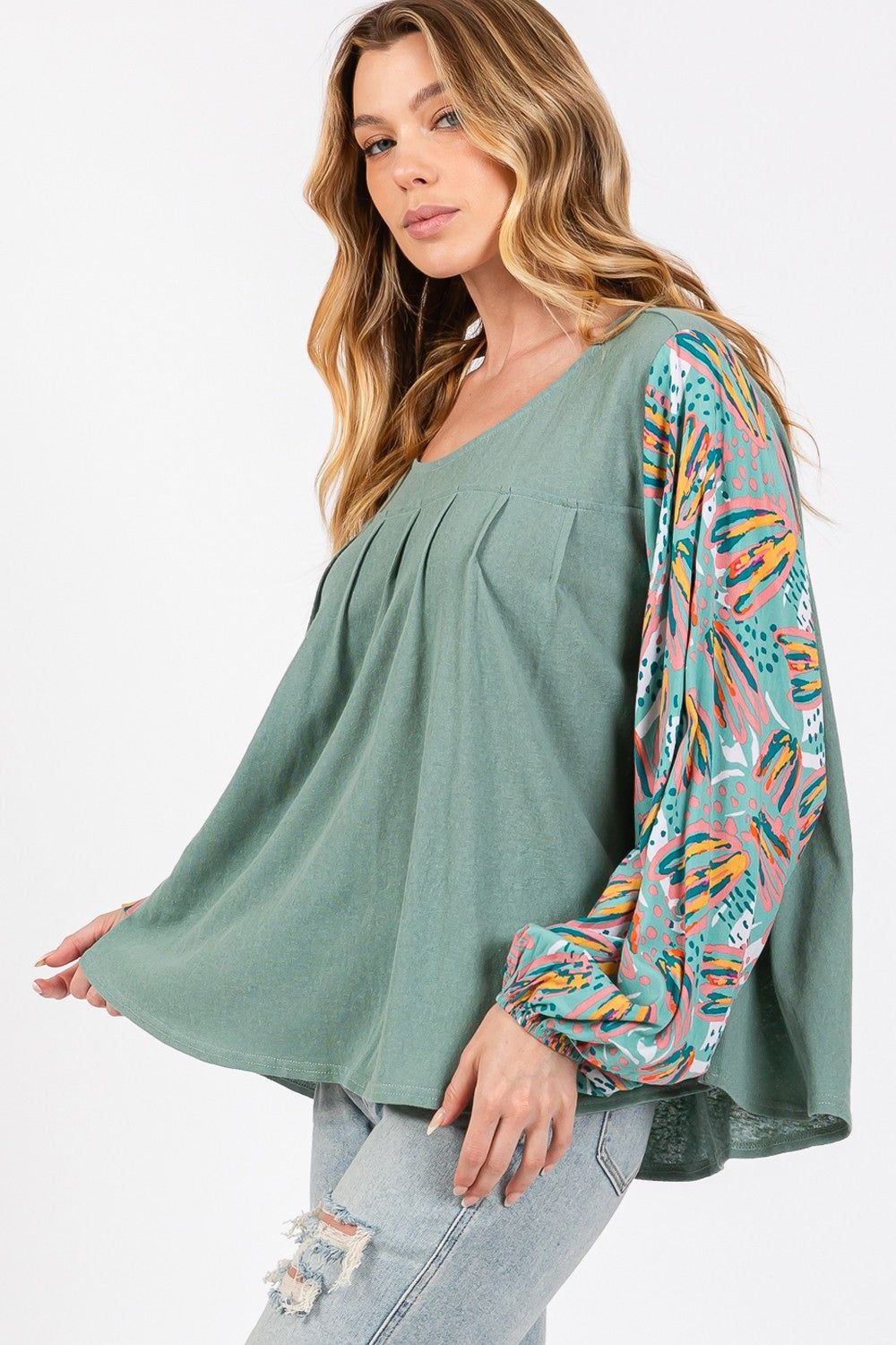 SAGE + FIG Ruched Round Neck Printed Bubble Sleeve Top - us.meeeshop