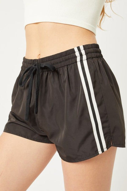 Single Striped Trim Windbreaker Shorts us.meeeshop - 