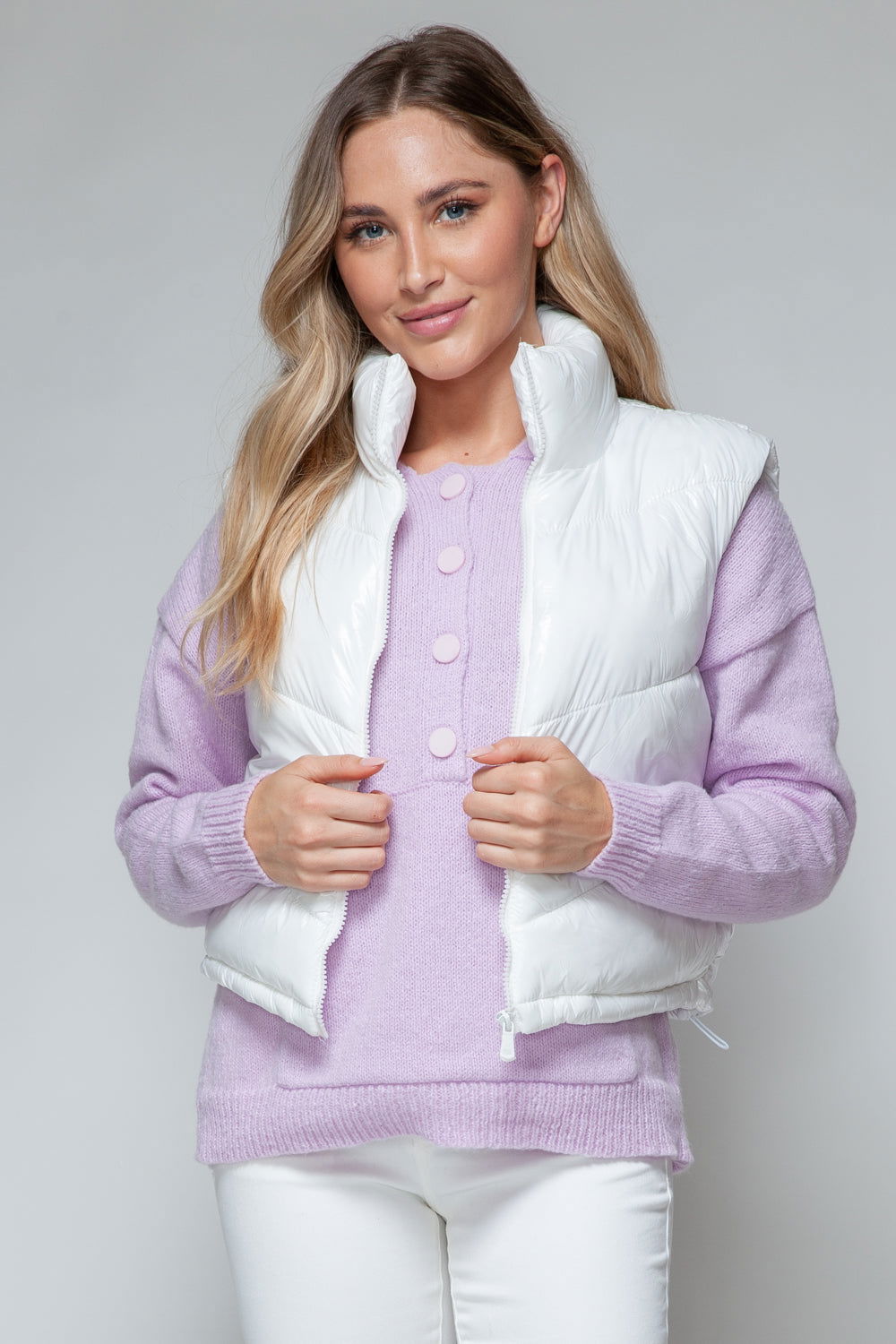 Snobbish Zip Up Turtleneck Shiny Quilted Vest In White us.meeeshop - 