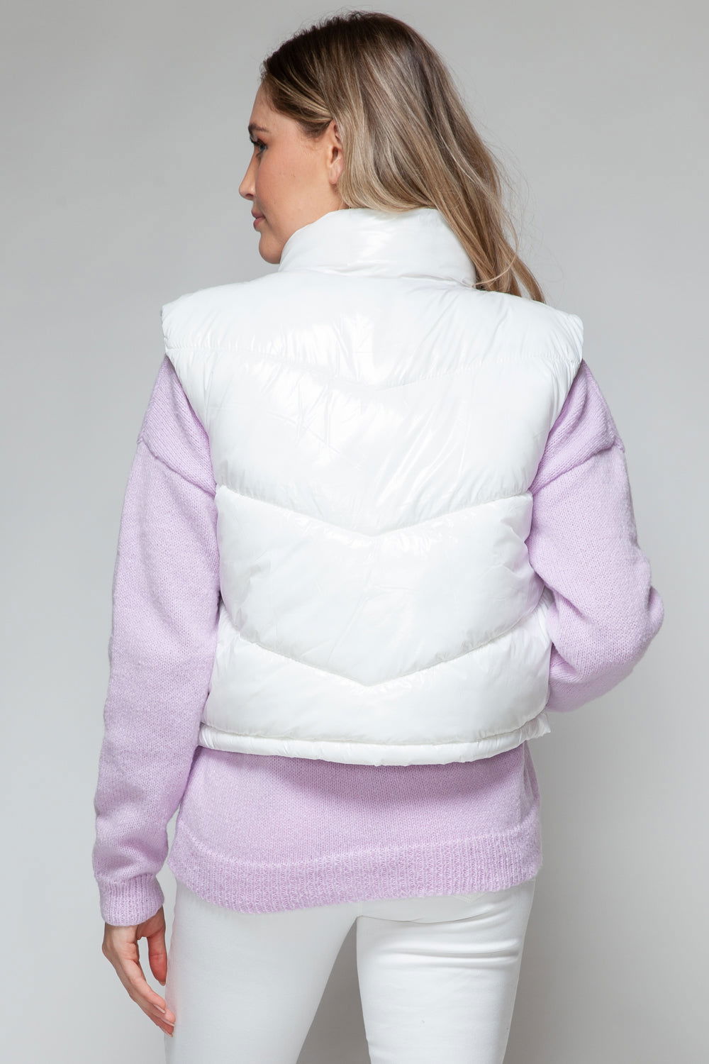 Snobbish Zip Up Turtleneck Shiny Quilted Vest In White us.meeeshop - 