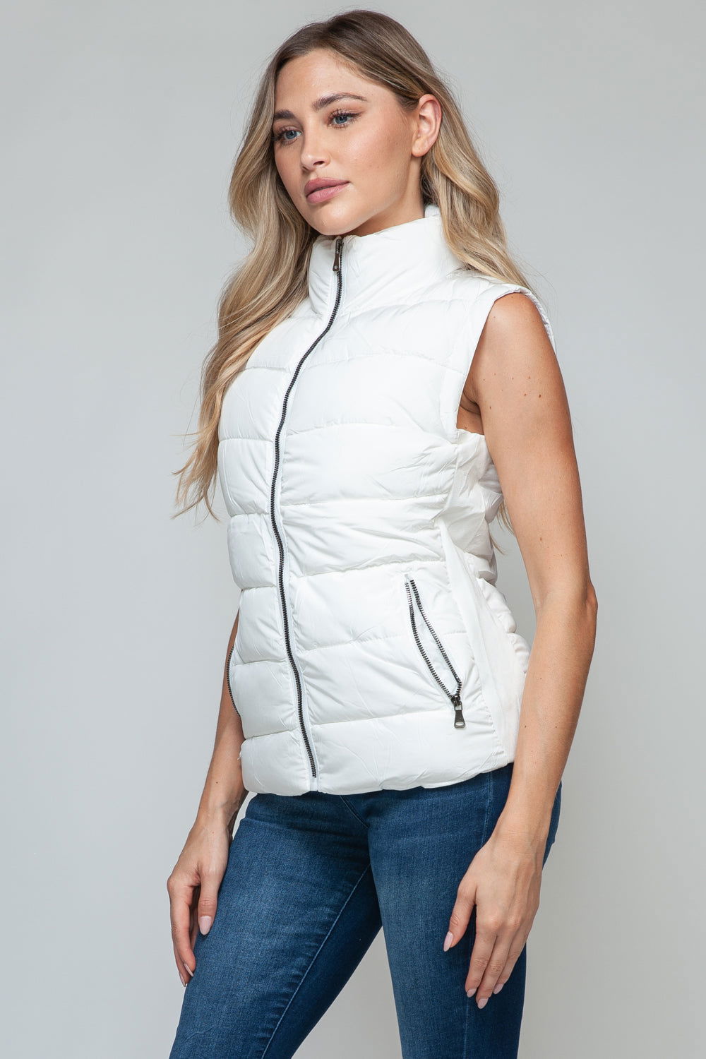 Snobbish Zip Up Turtleneck Vest with Pockets In White us.meeeshop - 