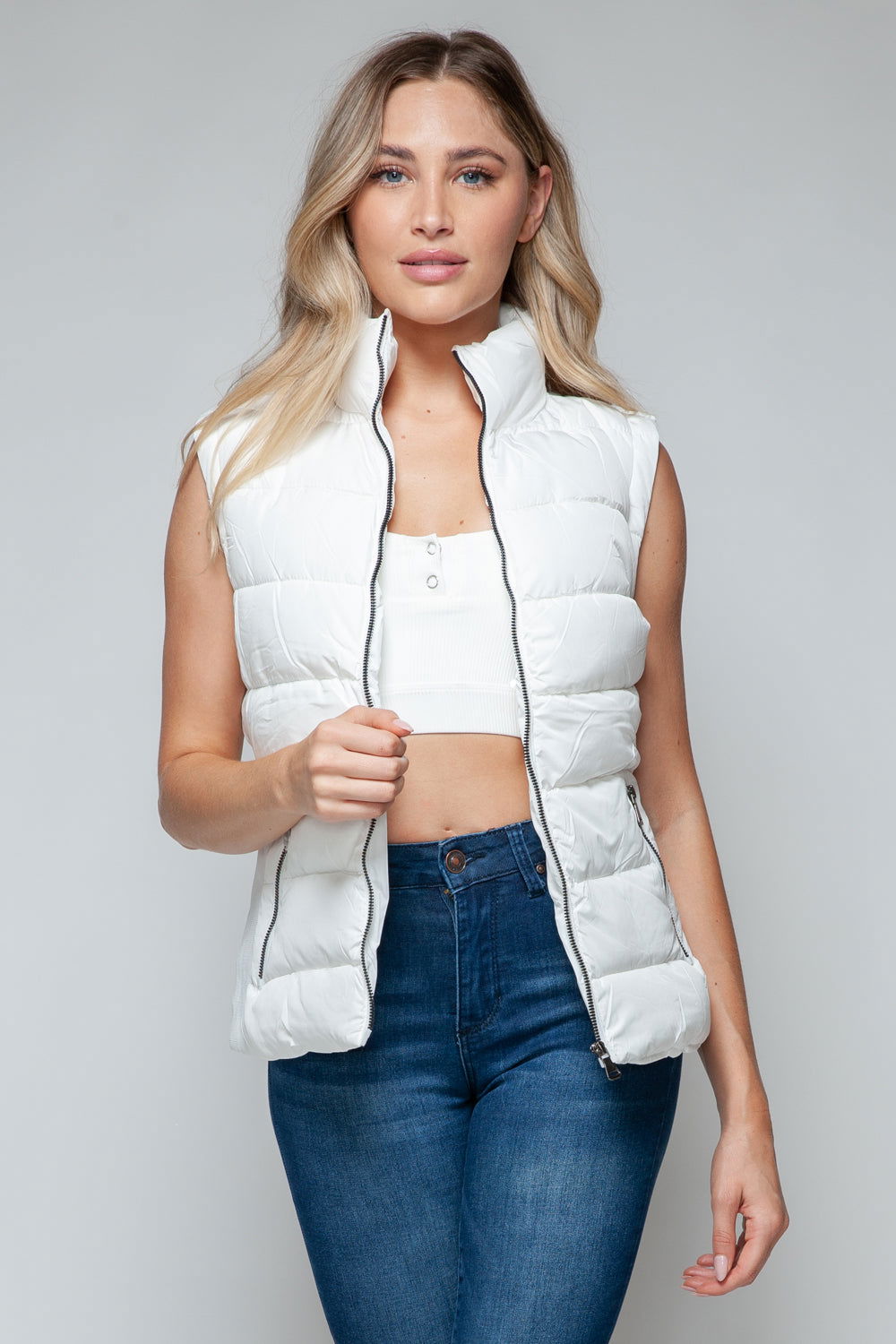 Snobbish Zip Up Turtleneck Vest with Pockets In White us.meeeshop - 