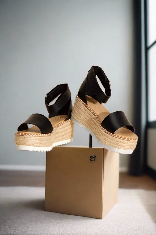 Tuckin-S Platform Sandals | us.meeeshop