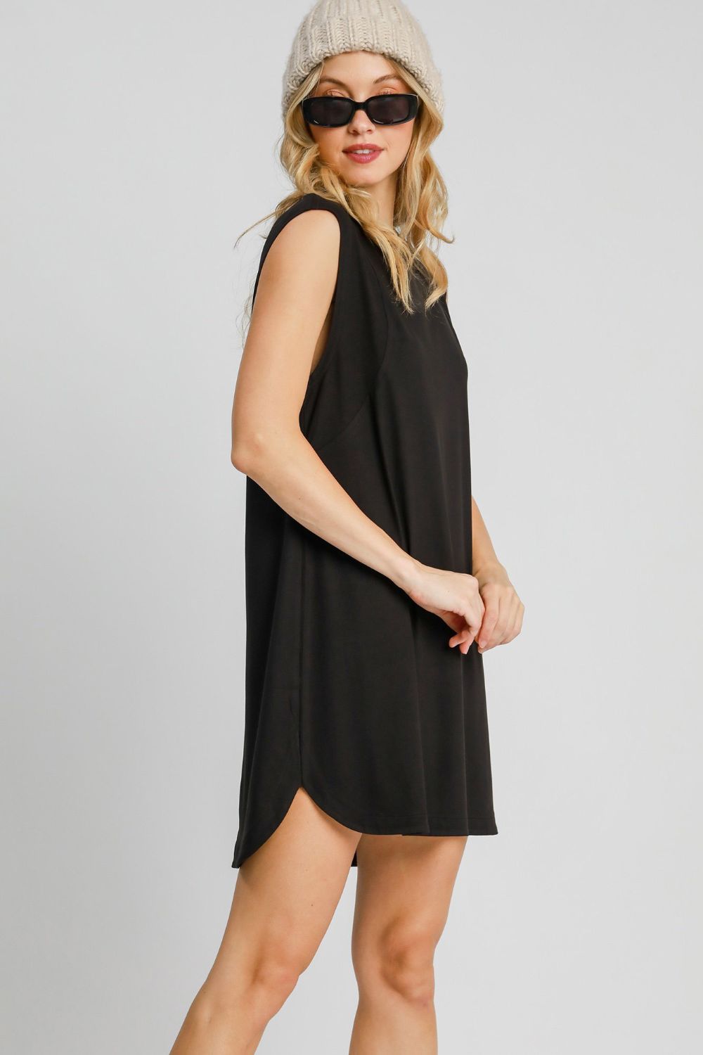 Umgee Round Neck Sleeveless High-Low Curved Hemline Mini Dress - Black us.meeeshop - 