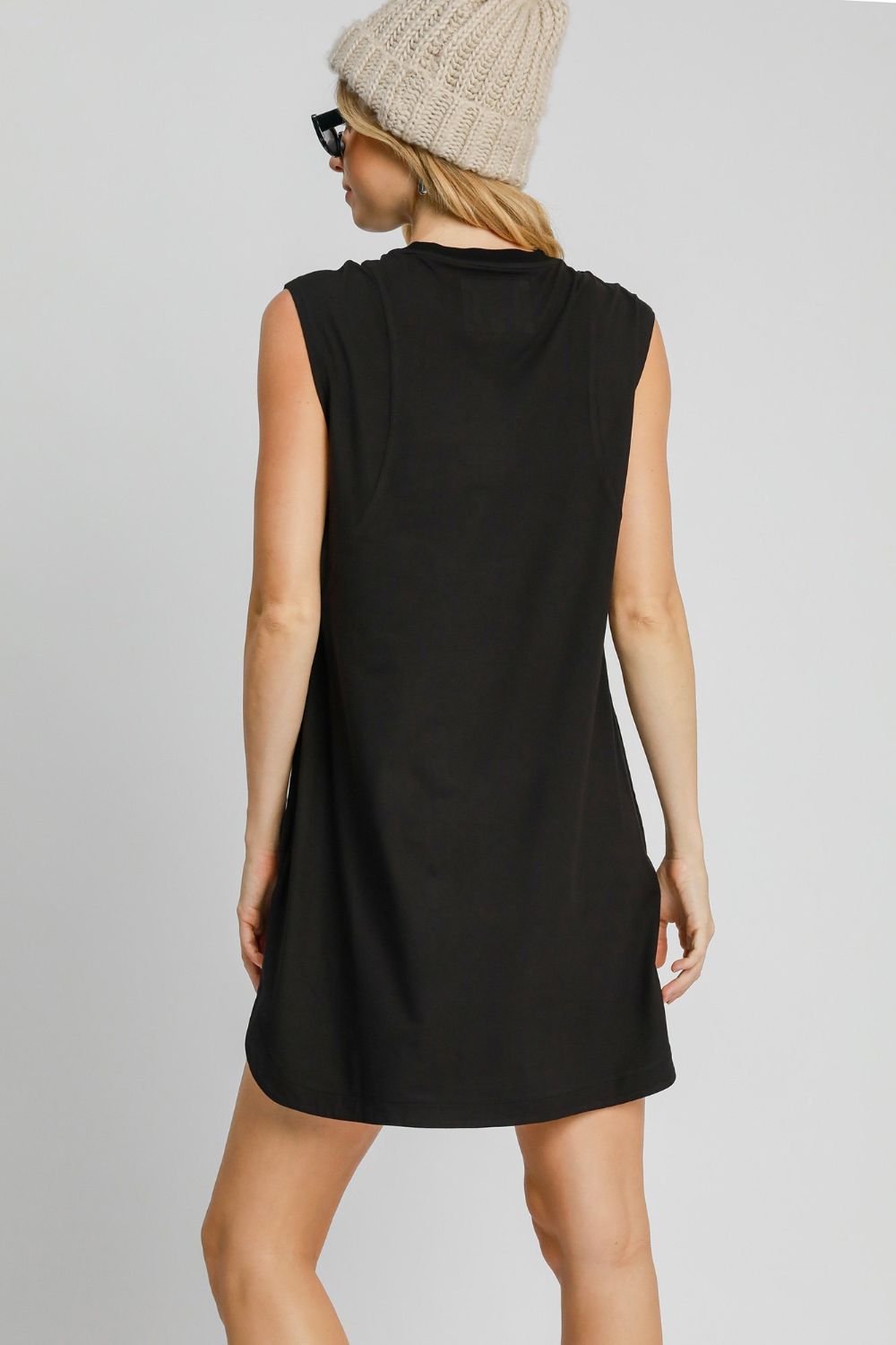 Umgee Round Neck Sleeveless High-Low Curved Hemline Mini Dress - Black us.meeeshop - 