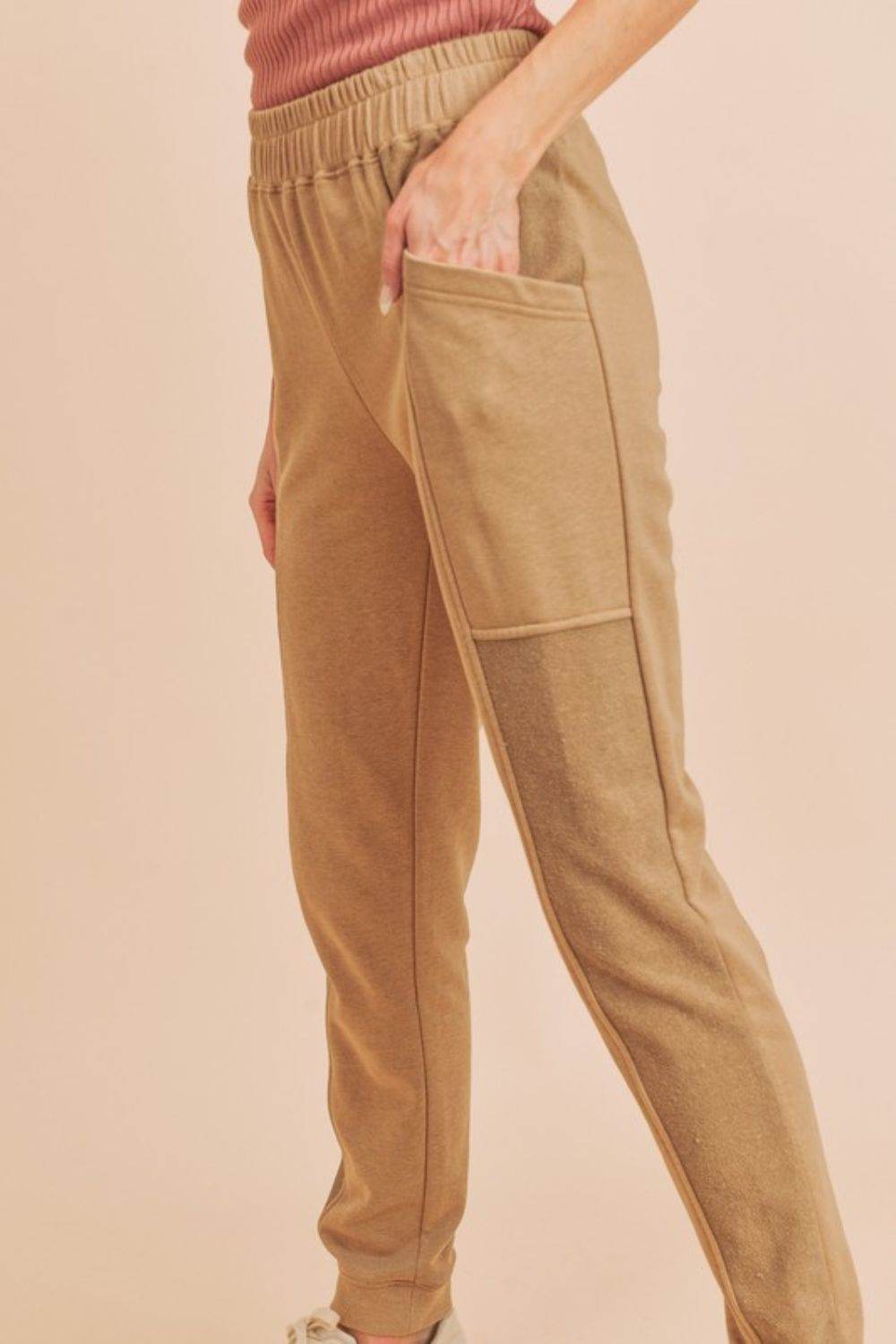 Aemi + Co Elastic Waist Joggers with Pockets in Oatmeal - us.meeeshop