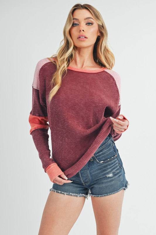 Aemi + Co Raw Seam Color Block Round Neck Knit Top - us.meeeshop