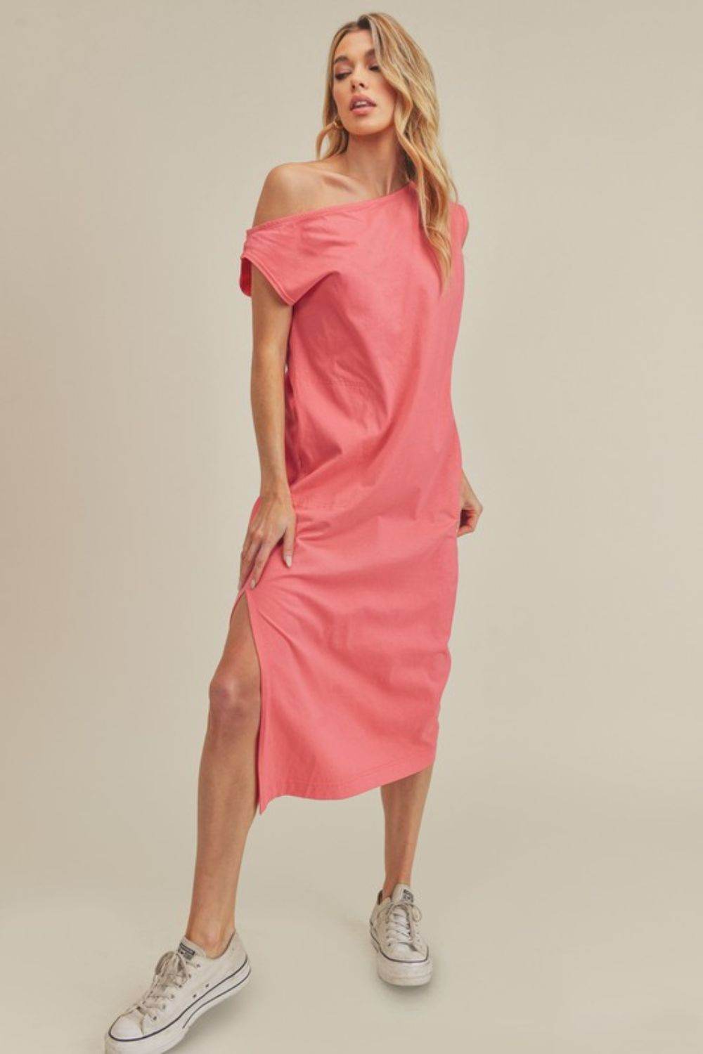 Aemi + Co Side Slit Round Neck Sleeveless Midi Dress in Coral - us.meeeshop