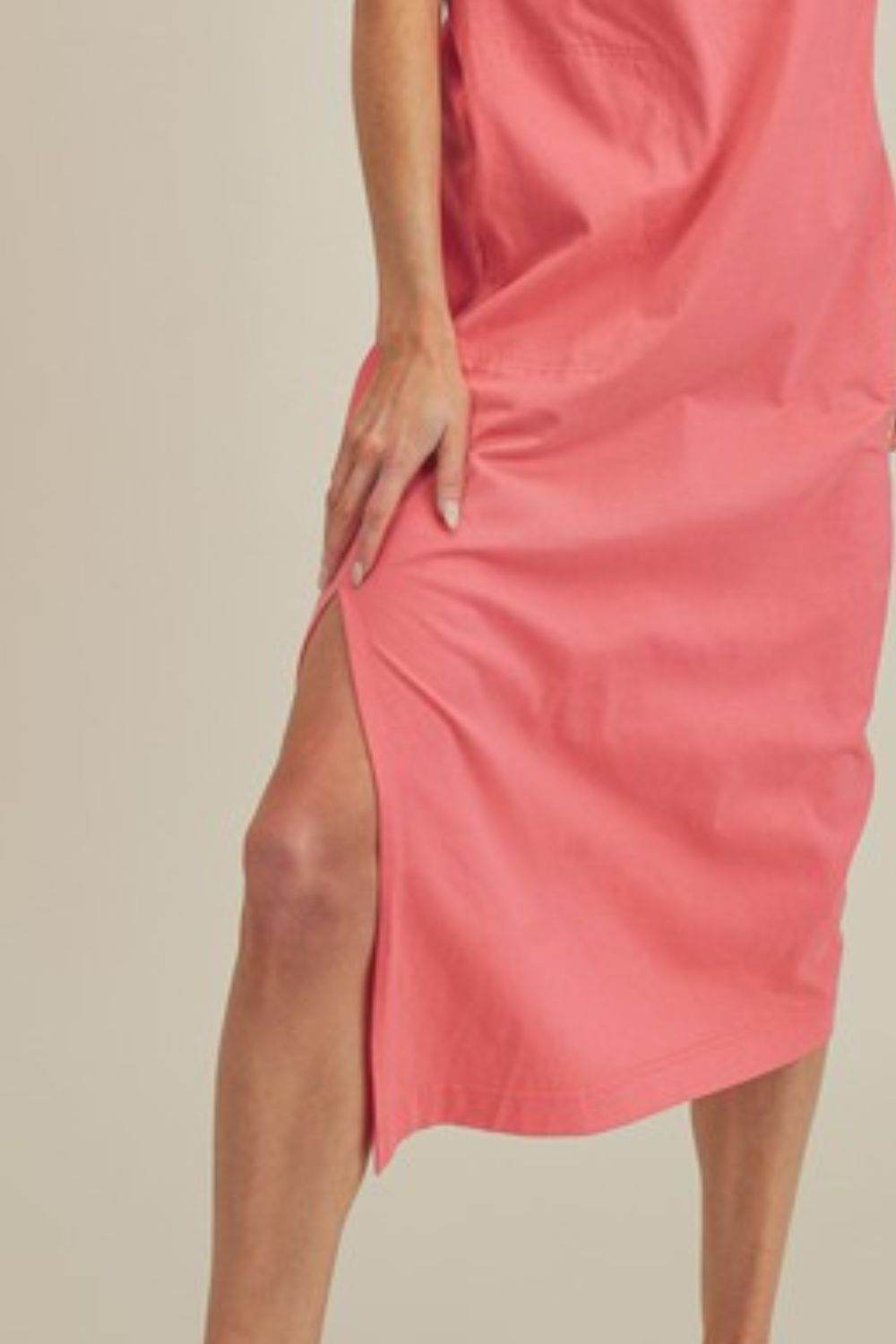 Aemi + Co Side Slit Round Neck Sleeveless Midi Dress in Coral - us.meeeshop