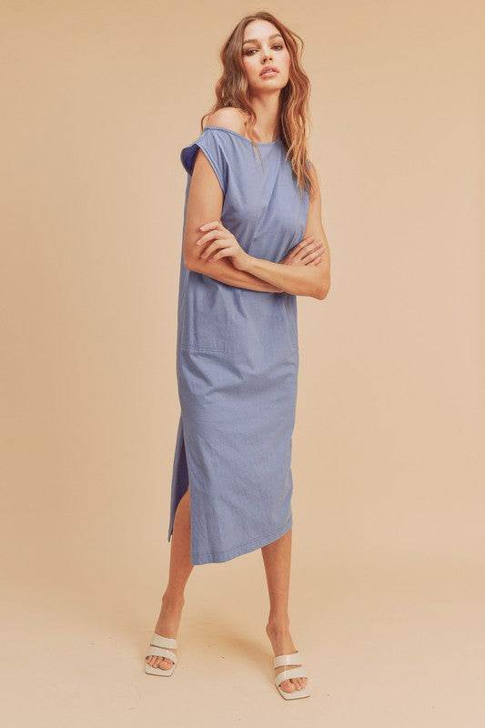 Aemi + Co Side Slit Round Neck Sleeveless Midi Dress in Periwinkle - us.meeeshop