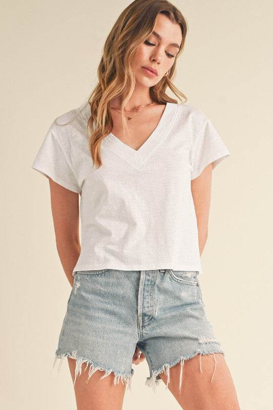 Aemi + Co Side Slit V-Neck Short Sleeve Cropped T-Shirt in White - us.meeeshop