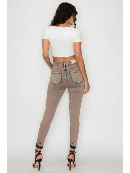 Alexis High Rise Stretch Skinny Jeans in 9 (28) view 6 - High-Waisted - Alexis High Waist Barrel Jeans Paige (bottom)