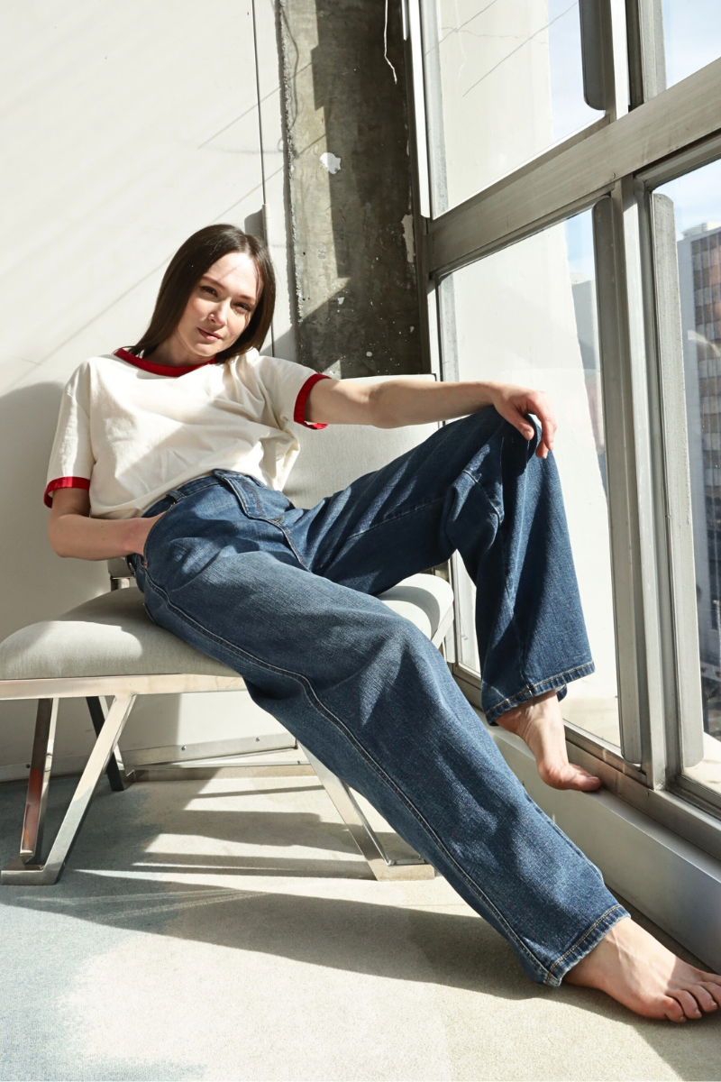Artemis Vintage Relaxed High Rise Palazzo Jeans in 15 (31) view 8 - High-Waisted - Relaxed Jeans High Waist (bottom)