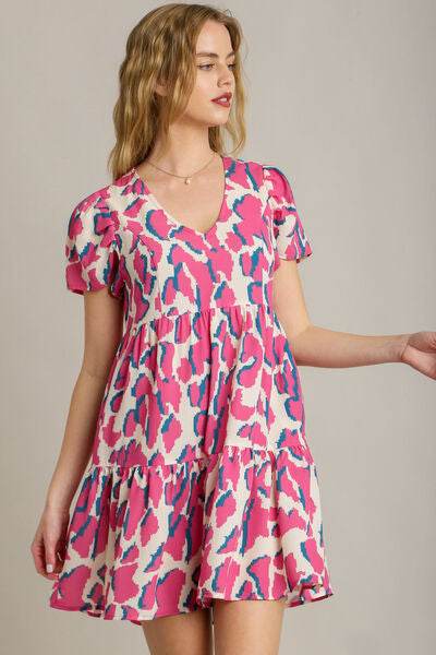 Umgee Abstract Print Pleat Detail Short Sleeve V-Neck Tiered Dress Plus Size - us.meeeshop