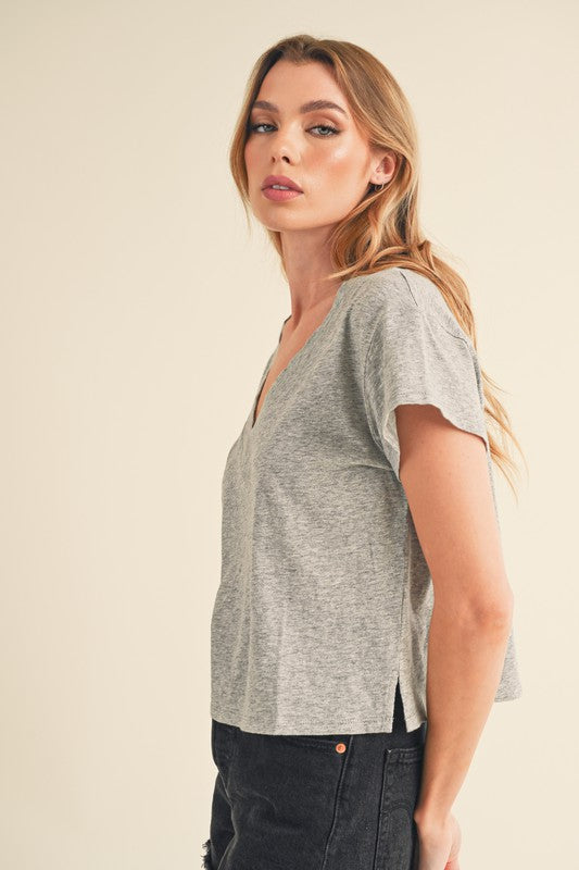 Aemi + Co Side Slit V-Neck Short Sleeve Cropped T-Shirt in Light Gray - us.meeeshop