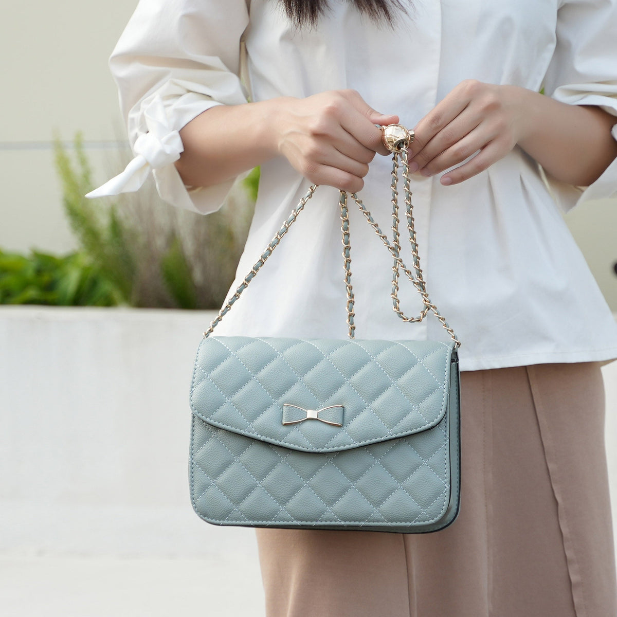 Blossom Shoulder Bag and Set in Black view 2 - Bloom Shoulder Bag (one-piece)
