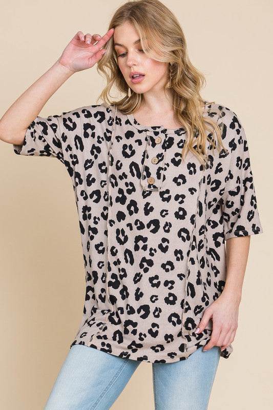 BOMBOM Button Detail Exposed Seam Leopard Half Sleeve Top - us.meeeshop