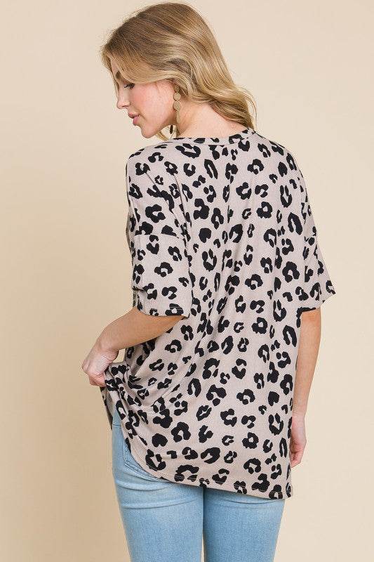 BOMBOM Button Detail Exposed Seam Leopard Half Sleeve Top - us.meeeshop