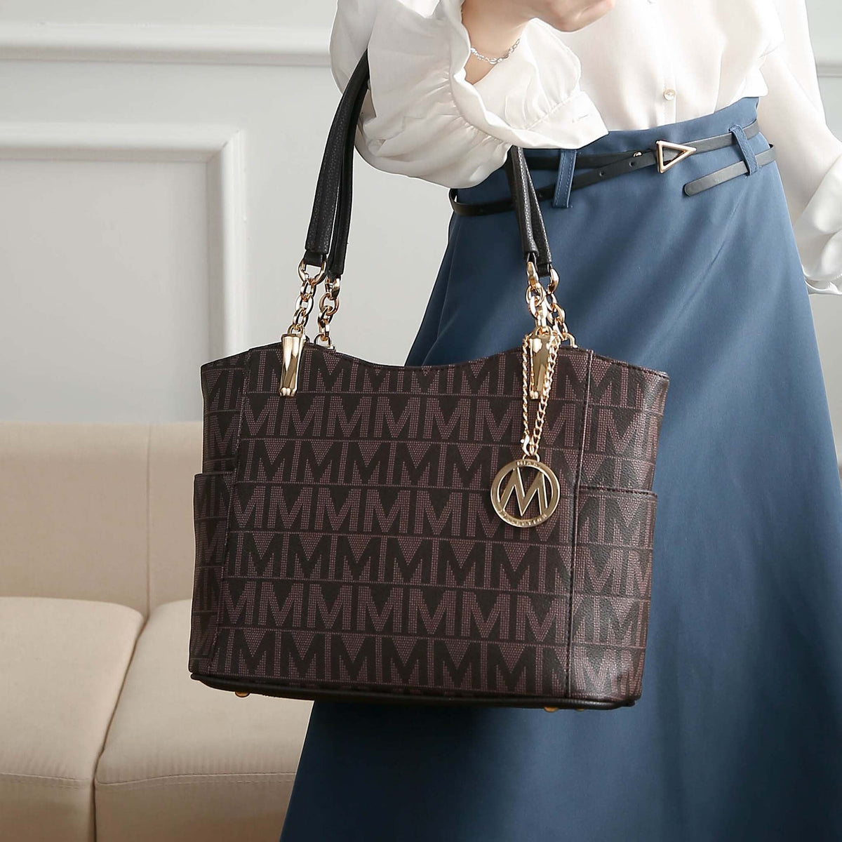 Braylee Signature Tote Bag in White view 2 - Bag Tote