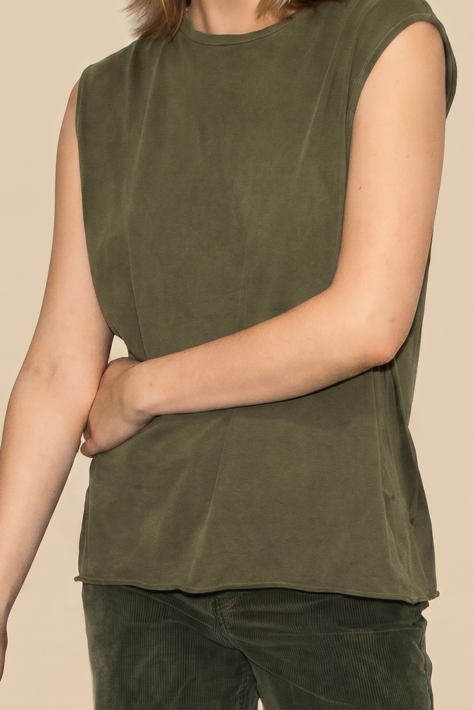 Breezy Tank - Olive in S view 2 - Tank Olive (top)