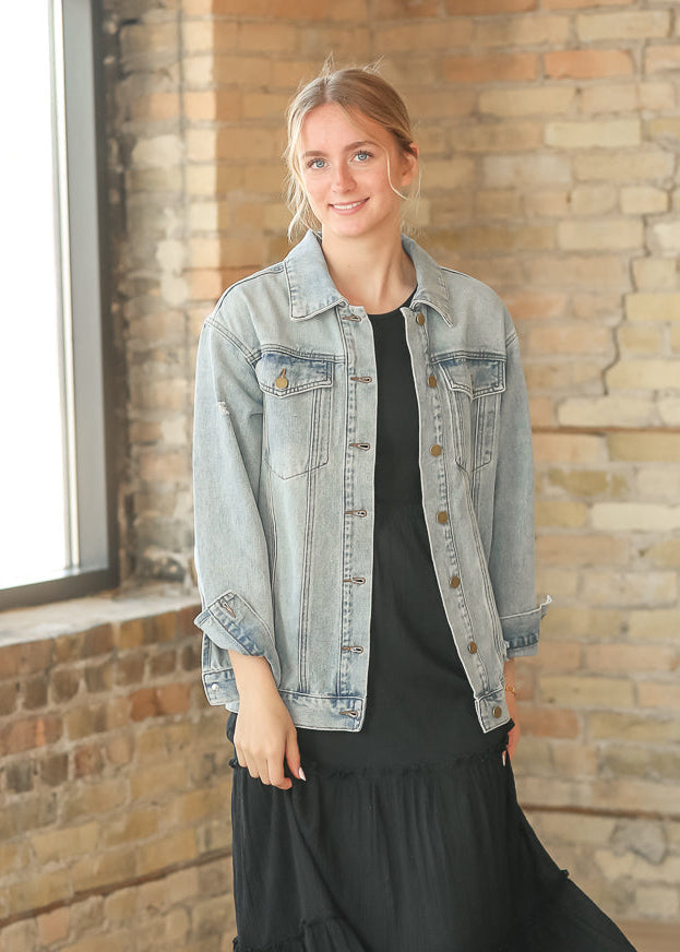 Brinx Light Wash Oversized Denim Jacket in L view 4 - Relaxed Fit (bottom)