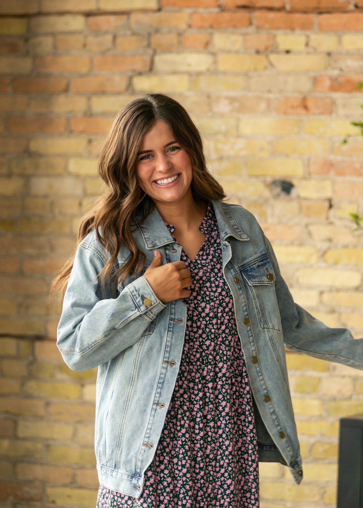 Brinx Light Wash Oversized Denim Jacket view 16 - Relaxed Fit (bottom)