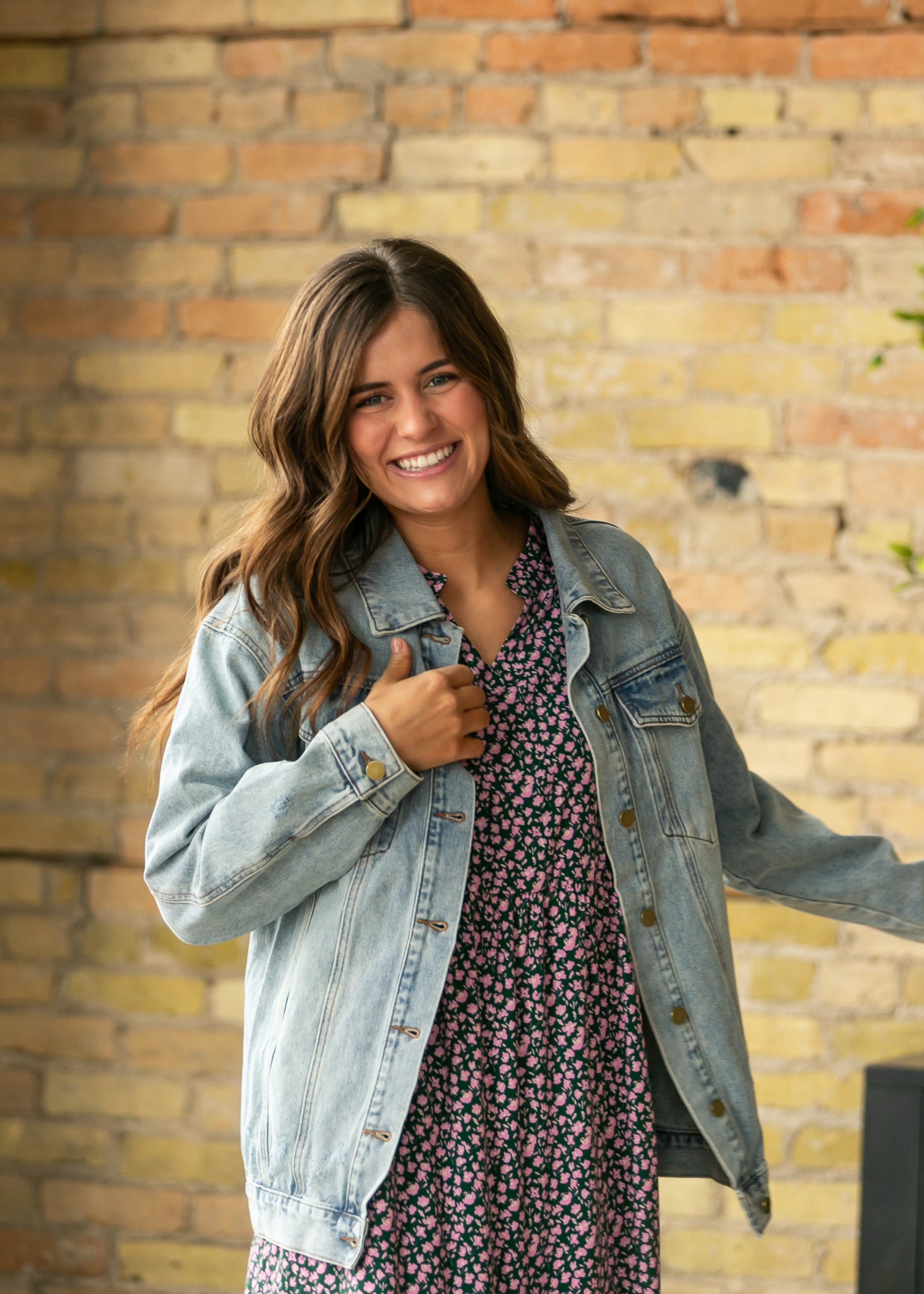 Brinx Light Wash Oversized Denim Jacket view 16 - Relaxed Fit (bottom)