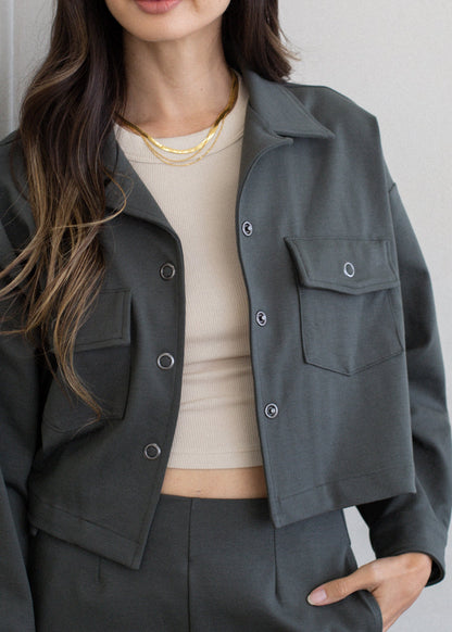 Cropped Worker's Jacket in M view 3 - Casual Office Outfit - Cropped Work Jacket (layer)