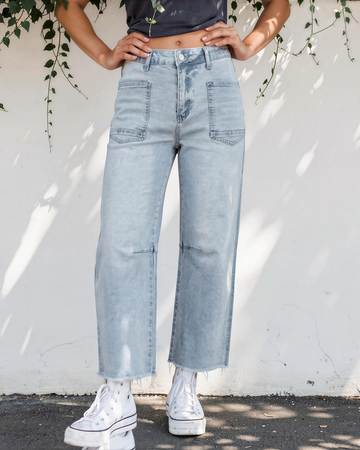 Daphne Frayed Cropped Barrel Jeans in Black (bottom)