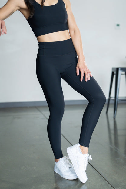 Dynamic Devoted Lite Legging in Violet Haze view 7 (bottom)