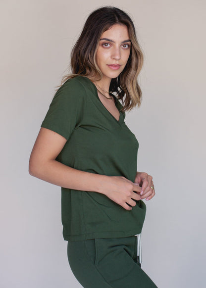 Easy V-neck in XS view 2 - Easy Necklace Clasp (top)