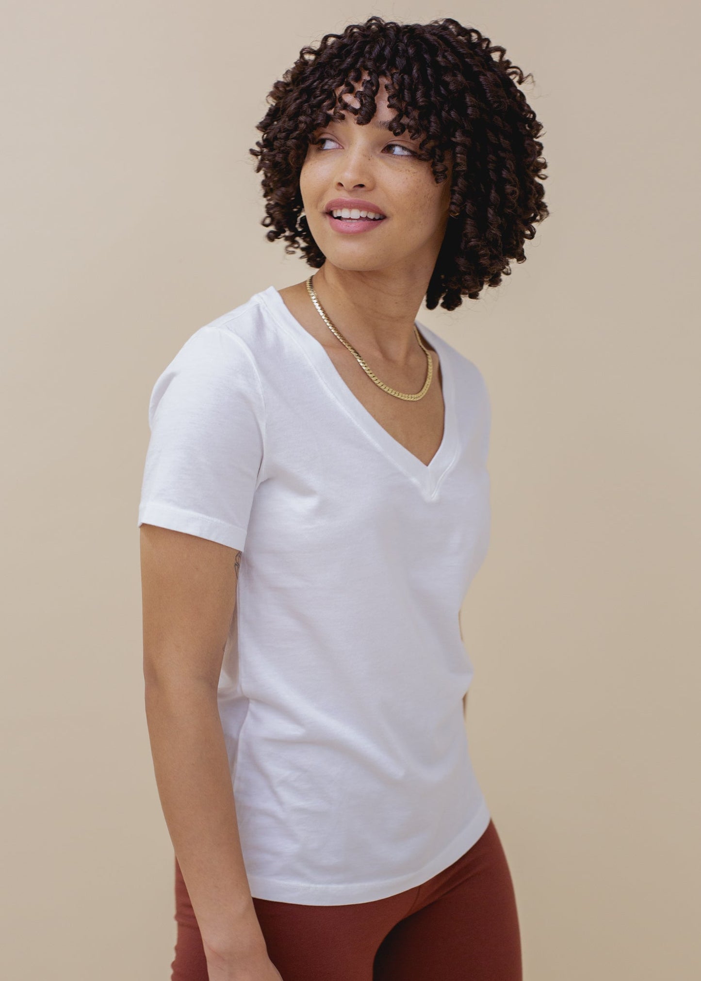 Easy V-neck in XS view 6 - Easy Necklace Clasp (top)