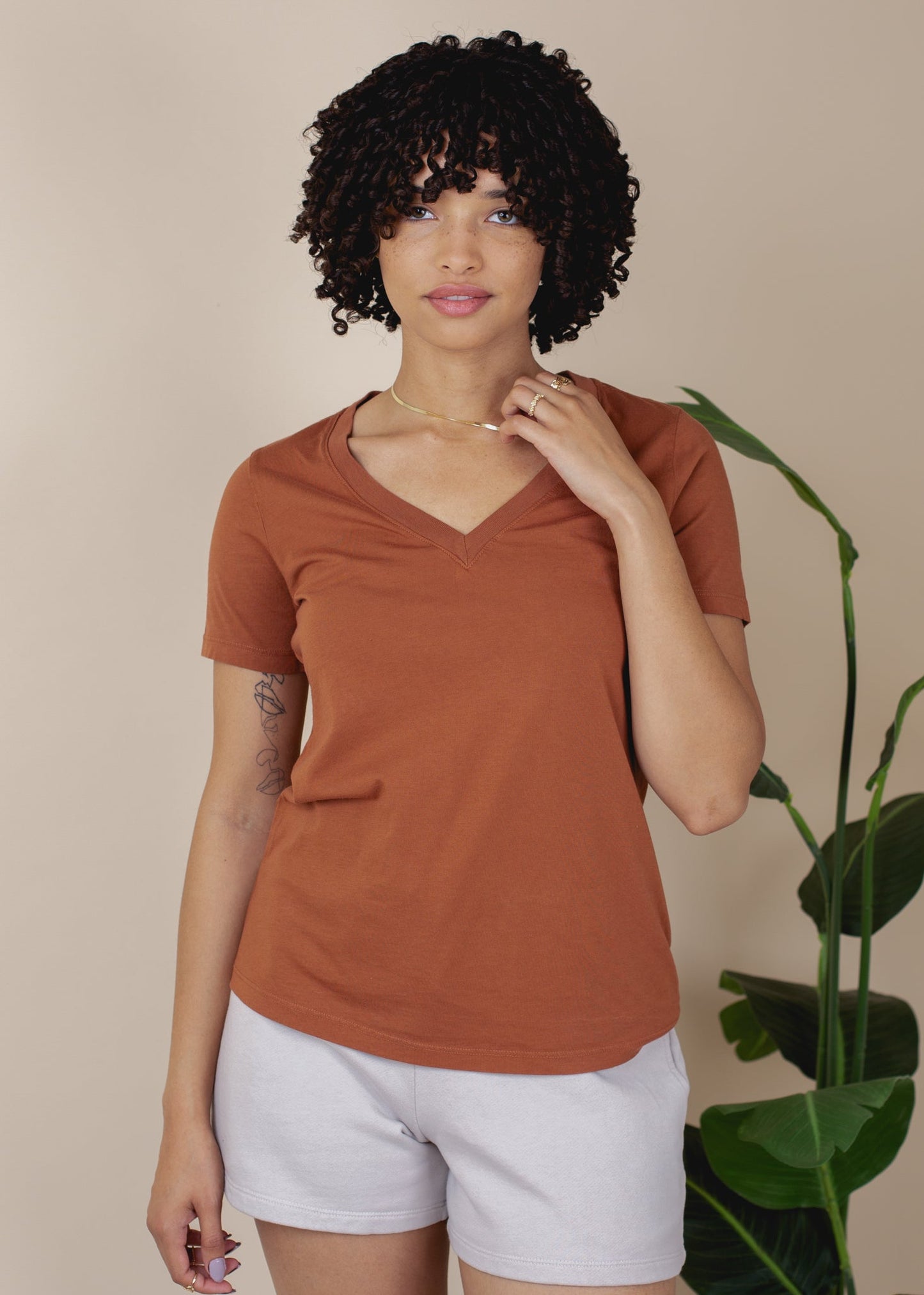 Easy V-neck in XS view 7 - Easy Necklace Clasp (top)