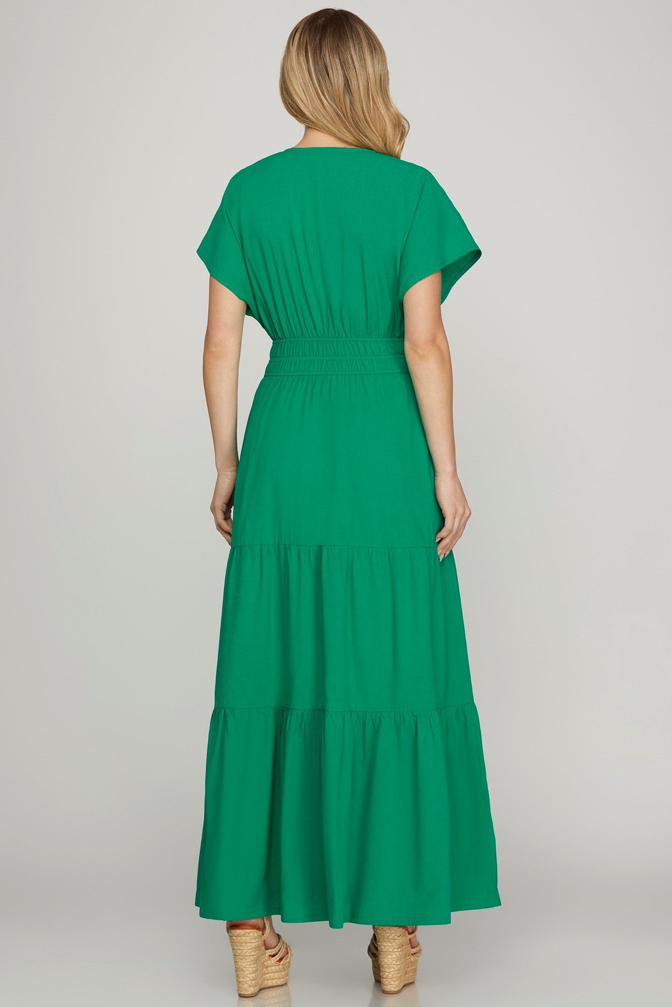 She + Sky Surplice Short Sleeve Tiered Maxi Dress With Pockets in Green - us.meeeshop