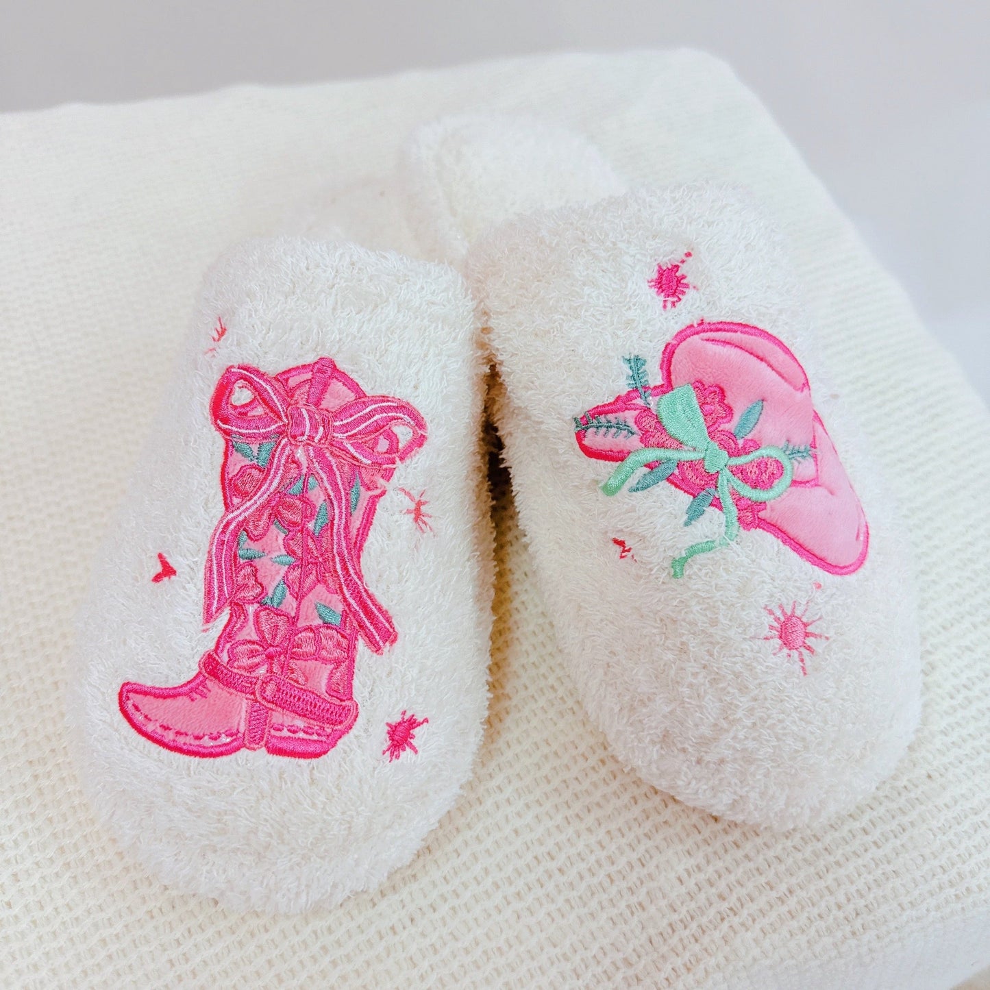 Ellisonyoung.com Western Whimsy Coziest Lounge Slippers in S/M - Western Slippers Ladies (piece)