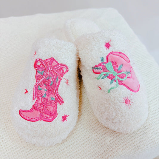 Ellisonyoung.com Western Whimsy Coziest Lounge Slippers in S/M - Western Slippers Ladies (piece)