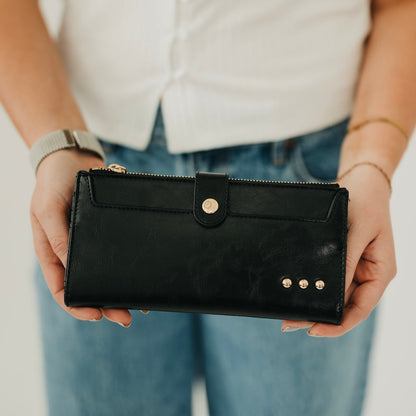 Essentials Carryall Wallet - MeeeShop Women's Fashion