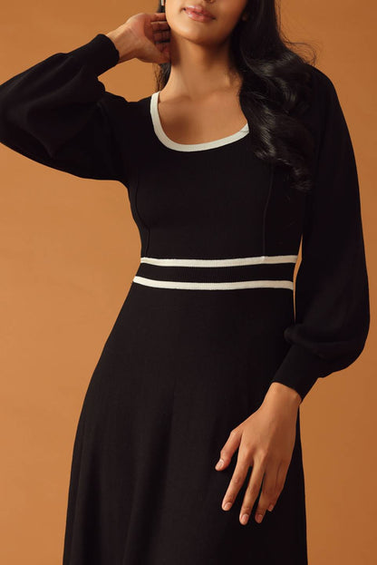 Flying Tomato Cedar Line Elegance Sweater Midi Dress in BLACK/IVORY view 8 - Dress Sweater